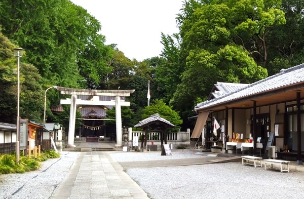 三の鳥居までの参道の風景