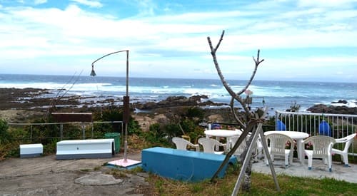 海を見ながら休憩できる場所の風景