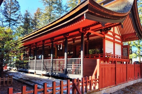 大井俣窪八幡神社本殿の風景