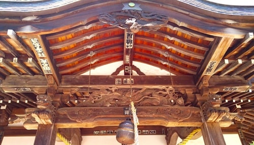 見事な彫刻の様子