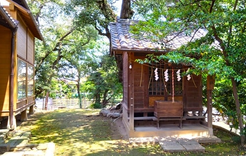 本殿横にある境内社の風景