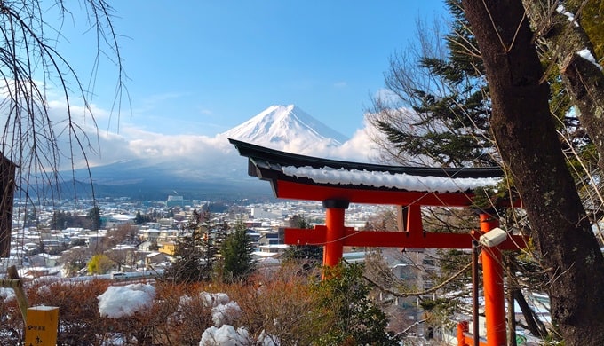 富士山と鳥居の風景