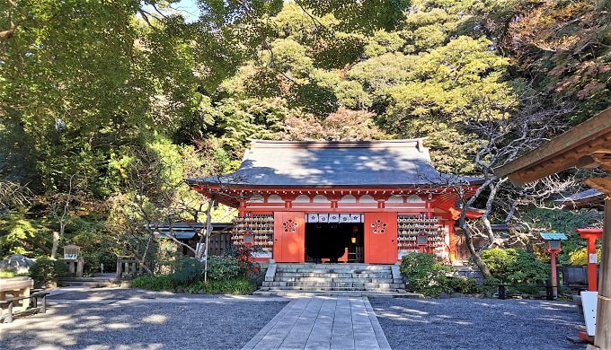 荏柄天神社社殿の風景