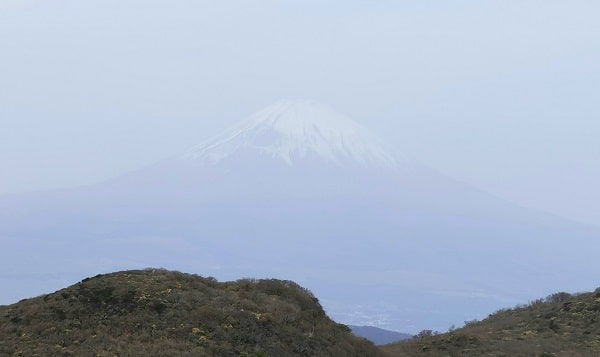 薄っすら見える富士山の風景