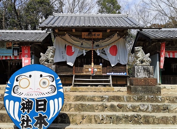 日本神社の拝殿の風景