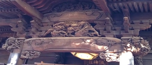 拝殿の彫刻