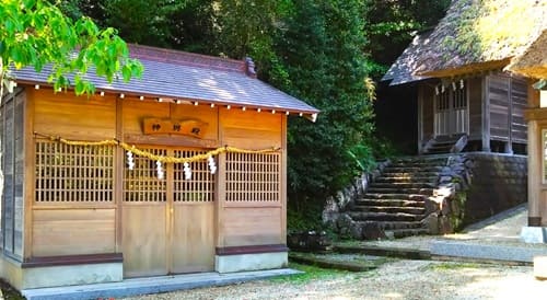 神輿庫と庖丁奉納殿の風景