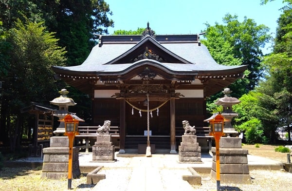 社殿正面の風景