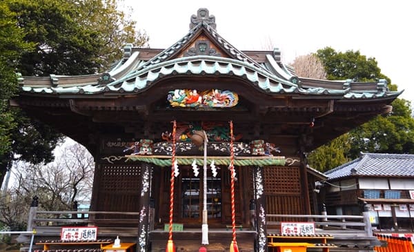 社殿正面の風景