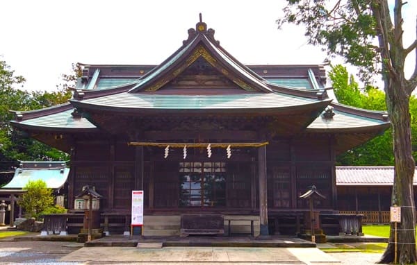 社殿正面の風景