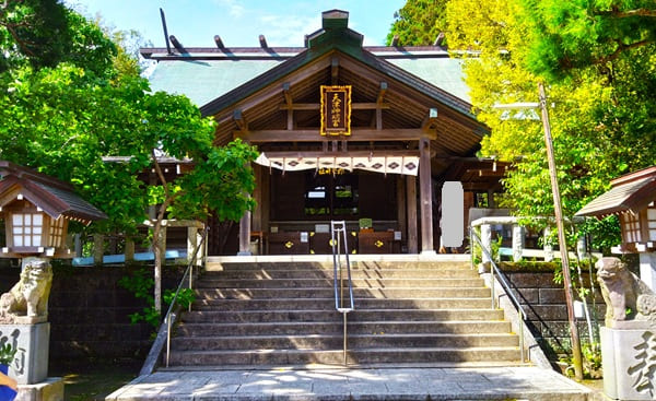 社殿正面の風景