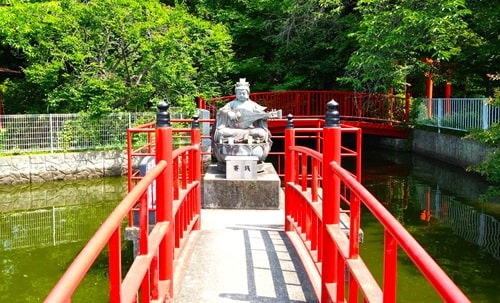 弁財天様の石像