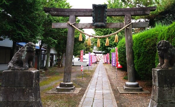 狛犬さんと一の鳥居正面の風景