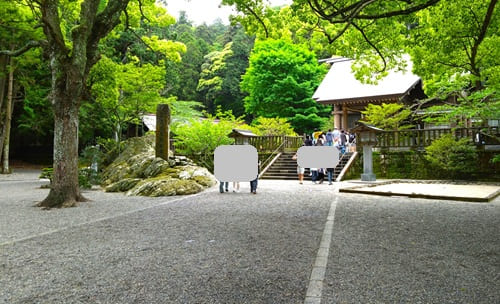 拝殿までの参道風景