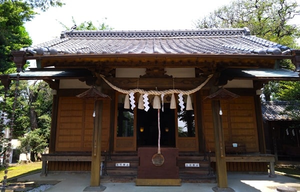 社殿正面の風景