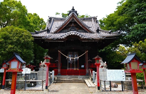 社殿正面の風景
