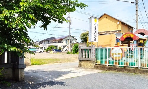 境内駐車場入り口の風景