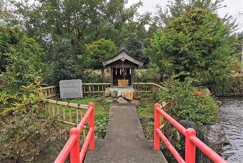 境内社（厳島神社）の風景