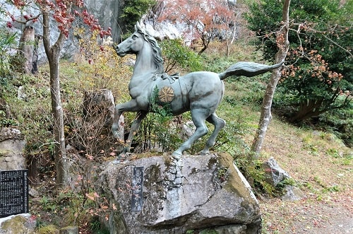 馬の銅像の風景