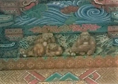 日光の三猿とは違う秩父神社の三猿の彫刻