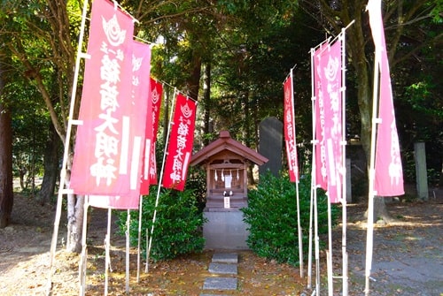 稲荷神社正面の風景