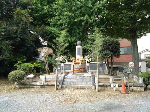 忠霊塔正面の風景