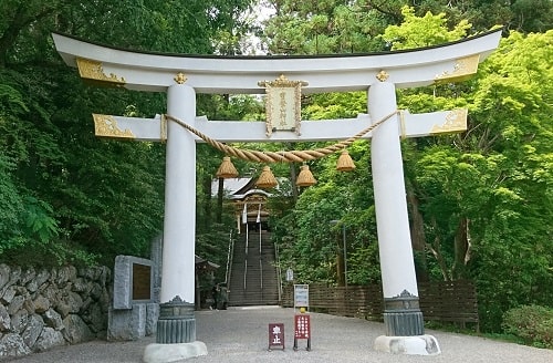 宝登山神社の二の鳥居正面風景