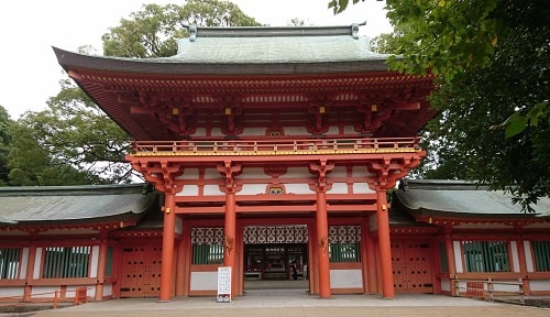 大宮氷川神社の立派な楼門
