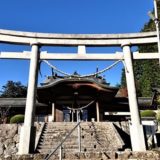 夫婦木神社の二の鳥居と拝殿の風景
