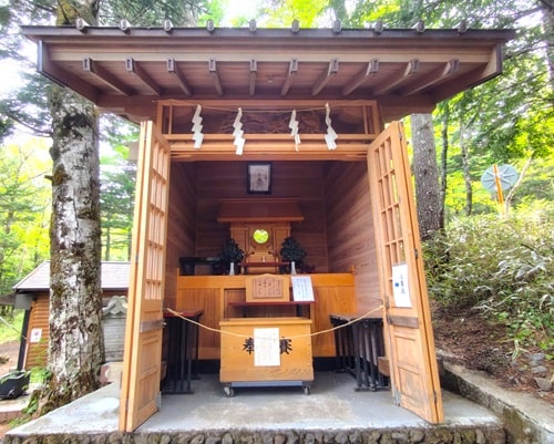 奥宮の社の風景