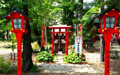 甲子大黒天社正面の風景