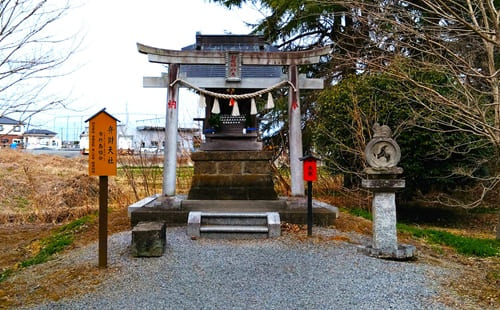 弁財天社鳥居からの正面風景