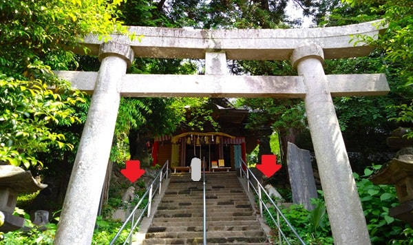 石の鳥居正面の風景