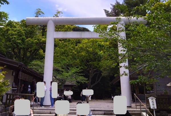 二の鳥居正面の風景